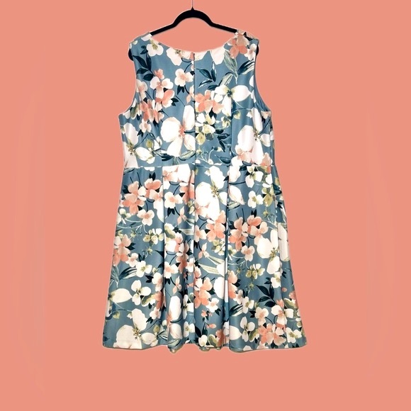 Lane Bryant V-Neck Floral Knee Length Fit & Flare Party Dress with Zipper, 22W - Picture 4 of 12